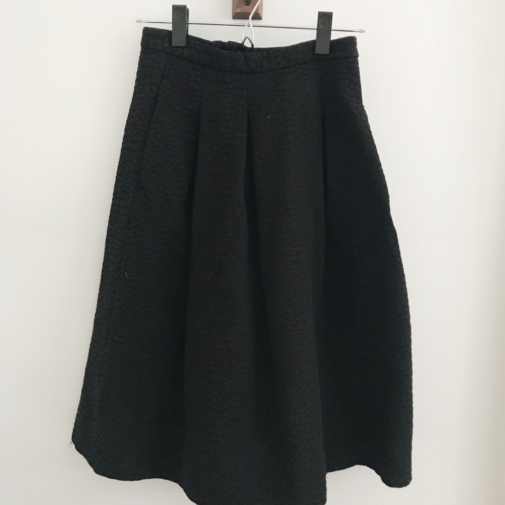 Midi black skirt with pockets